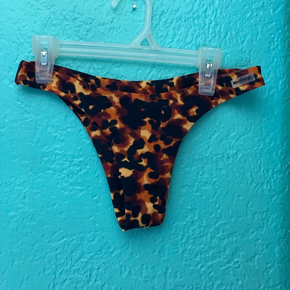 Blackbough Other - 🐬NWOT Blackbough bikini bottoms